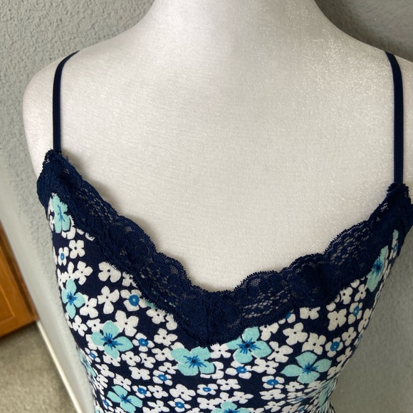 Aeropostale Navy Floral Stretch Top - Picture 2 of 3